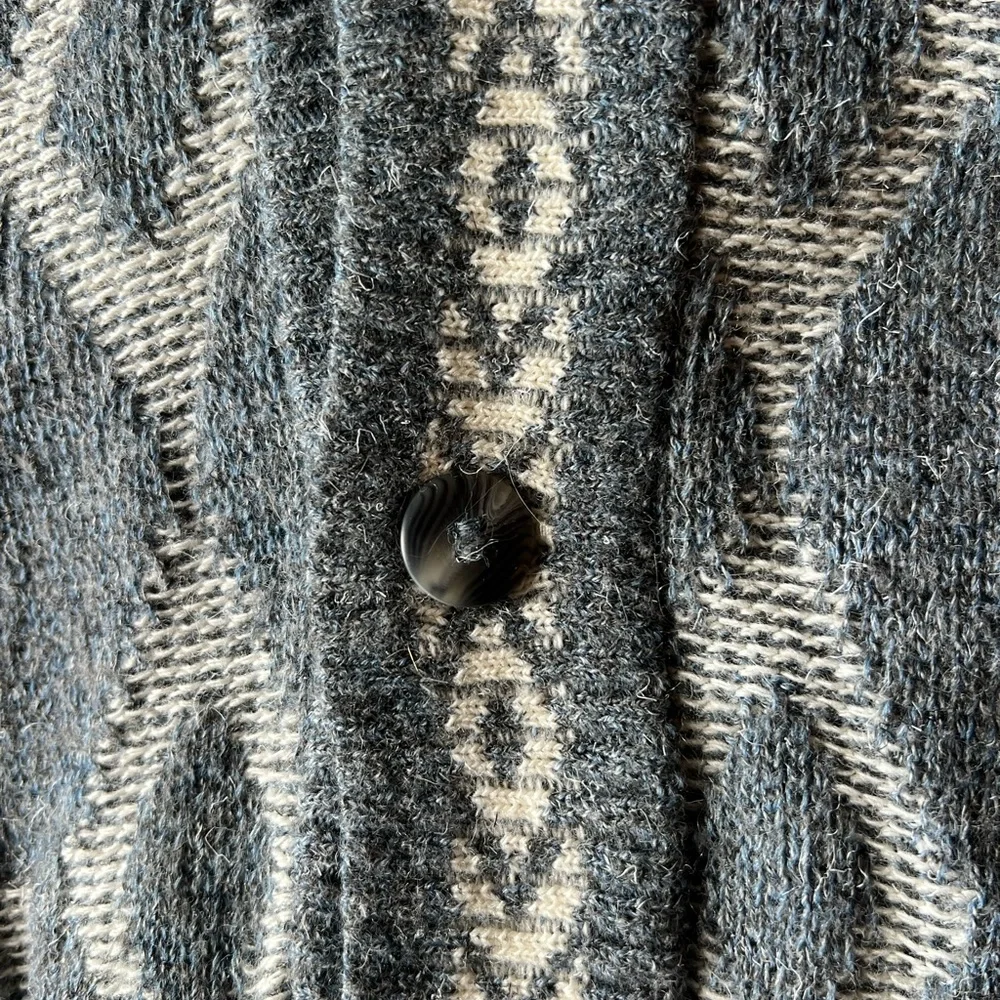 Vintage Patterned Cardigan, Kensington Brand, Made in Italy, V-Neck - Picture 5 of 9